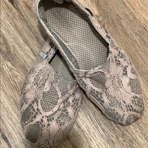 Women gray flat